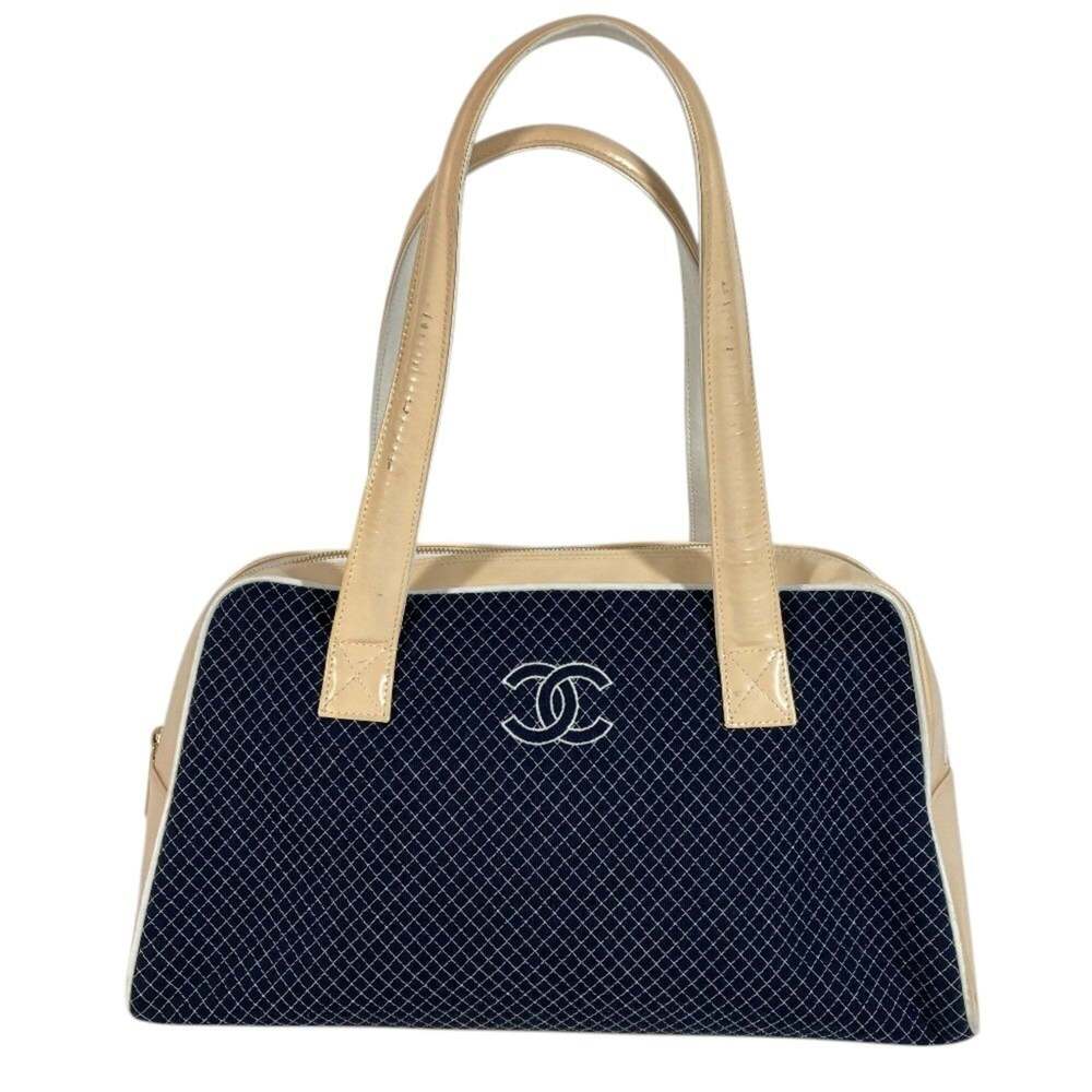 CHANEL White Canvas Shoulder Bag - Picture 1 of 15